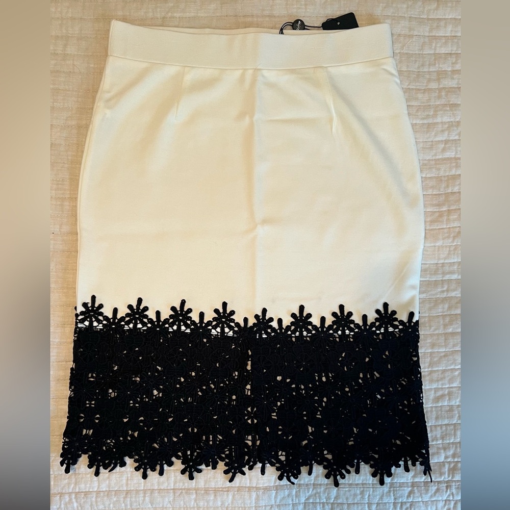 Elegant Pencil Skirt in ivory with black trim